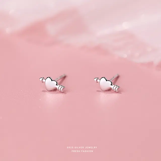 925