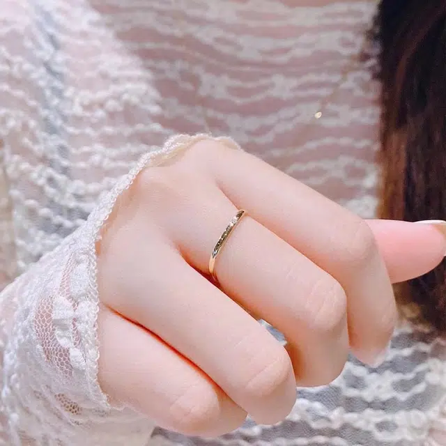 925