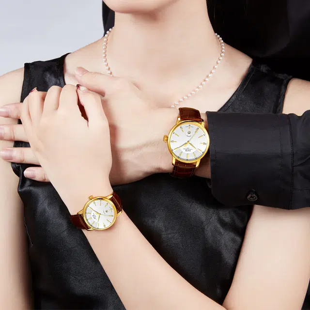 老凤祥 至爱·永恒 时尚潮流 石英机芯 牛皮表带 国表 男女同款 金色表盘