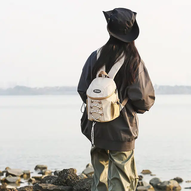 泰迪珍藏 日系运动骑行包旅游轻便春游 尼龙 双肩包 男女同款情侣款 卡其色/黑色
