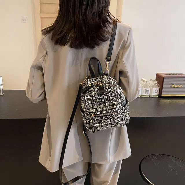 泰迪珍藏 小巧精致金丝呢子小香风时尚百搭简约 布 双肩包 女款 白色/黑色