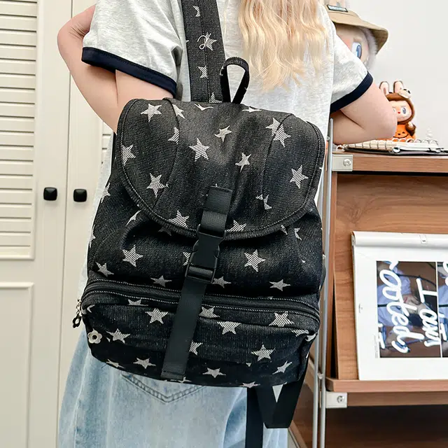 泰迪珍藏 超轻辣妹五角星印花小众设计 牛仔布 双肩包 女款 黑色/白色