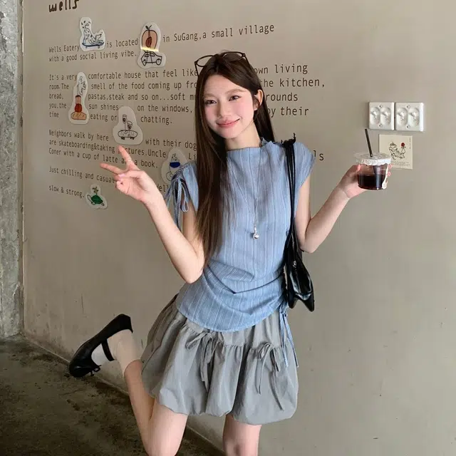 依钗 韩系半高领显瘦修身气质优雅时尚设计感小众蓝色条纹抽绳绑带衬衫无袖上衣高腰休闲宽松花苞短裙裙装套装 女款