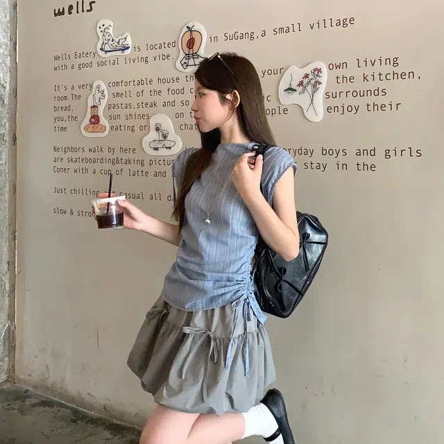 依钗 韩系半高领显瘦修身气质优雅时尚设计感小众蓝色条纹抽绳绑带衬衫无袖上衣高腰休闲宽松花苞短裙裙装套装 女款