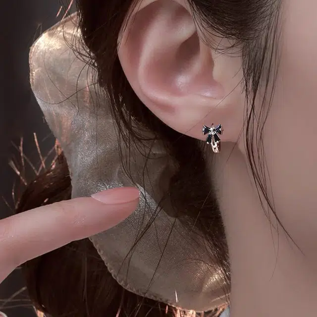梦特娇 韩系复古百搭璀璨锆石蝴蝶结耳环 女款