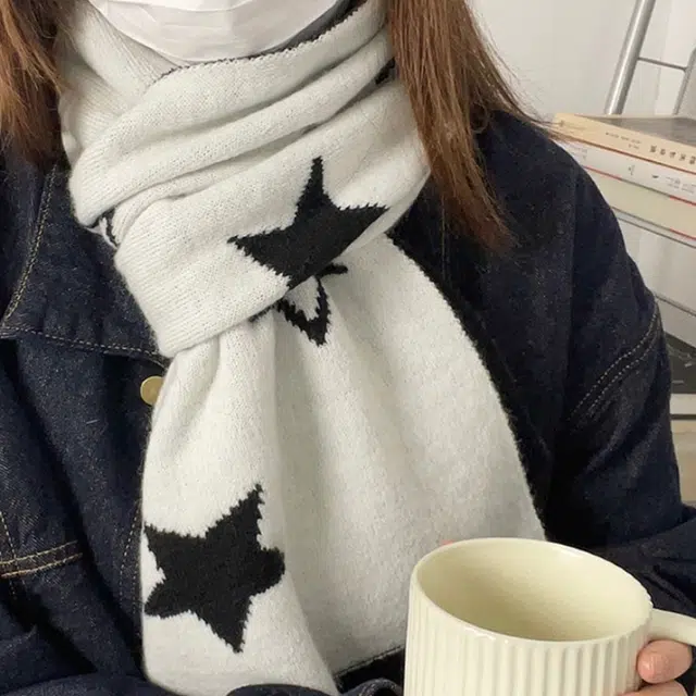 梦特娇 韩系潮流时尚黑白星星针织保暖加厚双面可戴 绒线围巾 男女同款情侣款