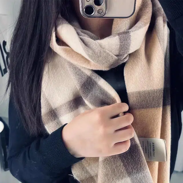 梦特娇 秋冬舒适保暖拼色格纹高级感流苏 羊毛 绒线围巾 男女同款情侣款
