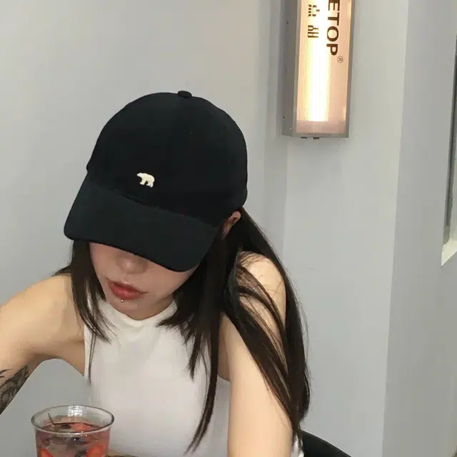 梦特娇 北极熊刺绣大弯檐显脸小中性 棉 鸭舌帽 男女同款情侣款