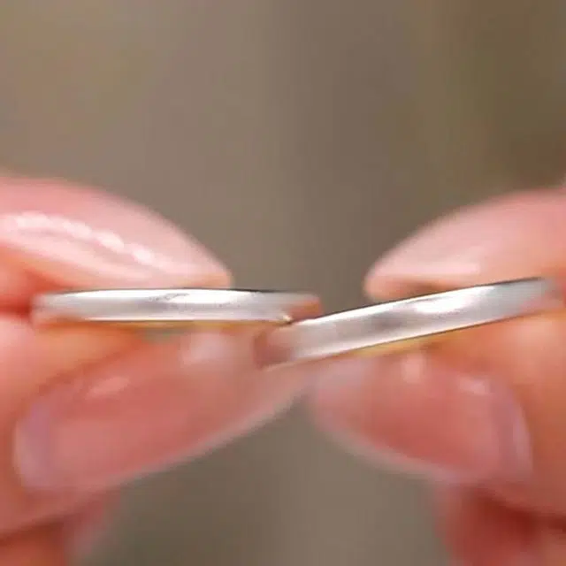925