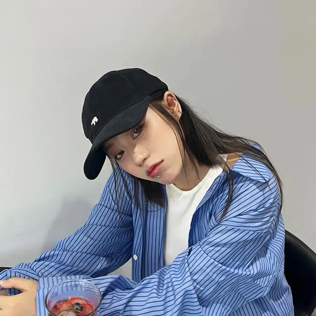 梦特娇 北极熊刺绣大弯檐显脸小中性 棉 鸭舌帽 男女同款情侣款