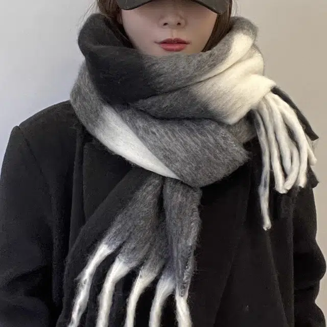 梦特娇 秋冬加绒加厚保暖马海毛大流苏彩虹格 绒线围巾 男女同款情侣款