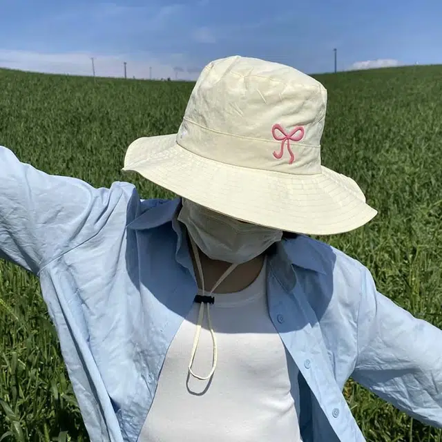 梦特娇 甜美蝴蝶结刺绣户外大檐防晒 聚酯纤维 渔夫帽 女款