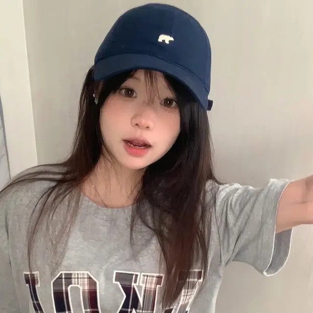 梦特娇 北极熊刺绣大弯檐显脸小中性 棉 鸭舌帽 男女同款情侣款