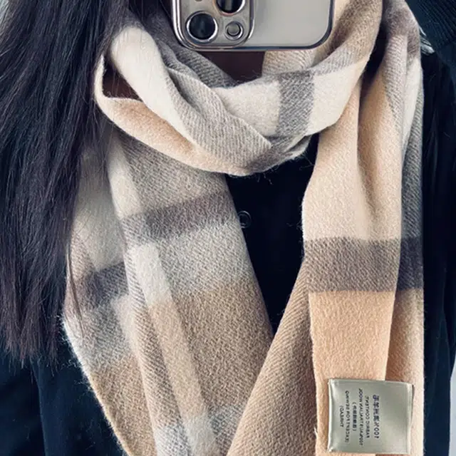 梦特娇 秋冬舒适保暖拼色格纹高级感流苏 羊毛 绒线围巾 男女同款情侣款