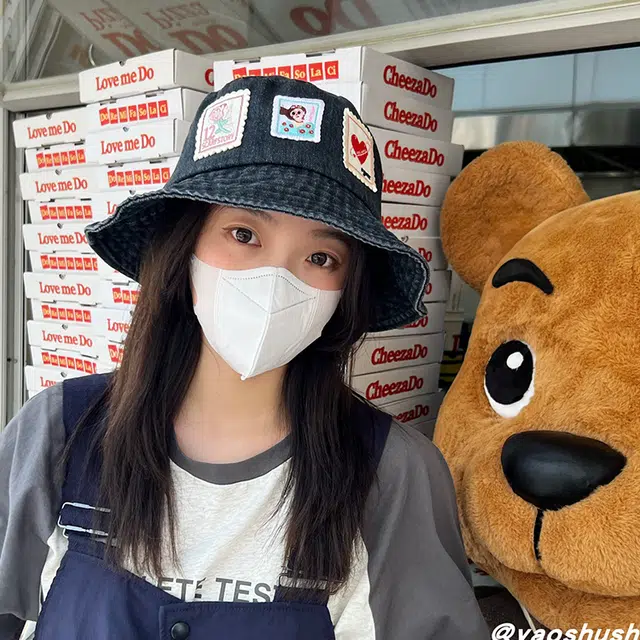 梦特娇 可爱卡通邮票贴布户外防晒百搭牛仔渔夫帽 男女同款
