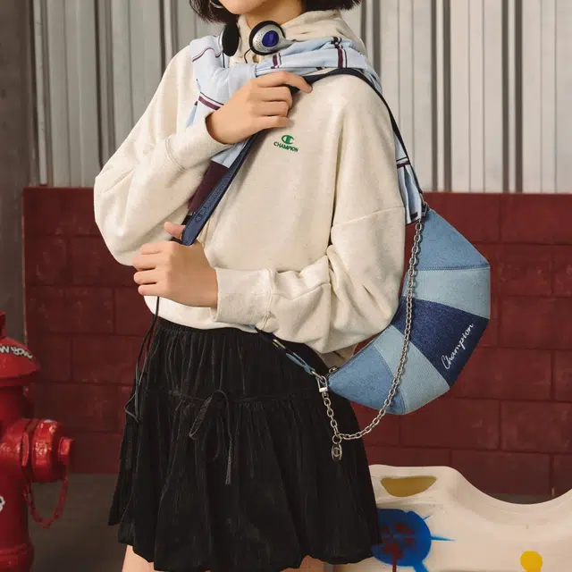Champion Croissant Shoulder Bag Nano SS25