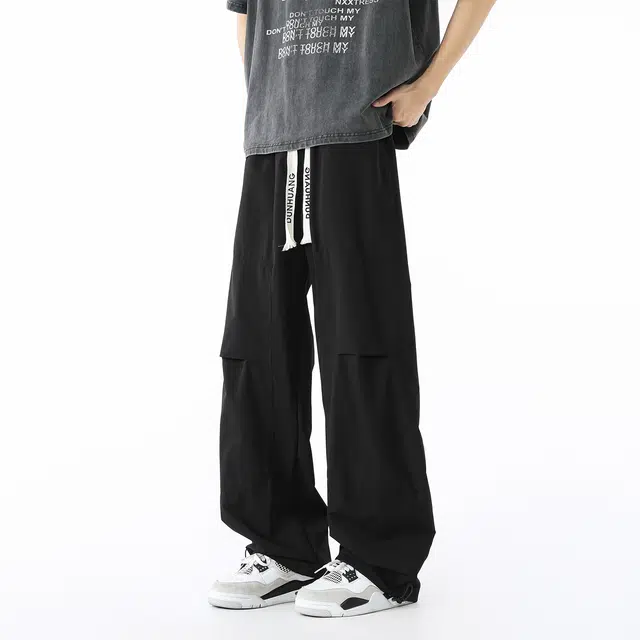 敦煌博物馆 美式高街褶皱设计宽松百搭户外通勤冰丝薄款抽绳系带弯刀裤纯色大码速干透气垂感阔腿休闲裤 男女同款