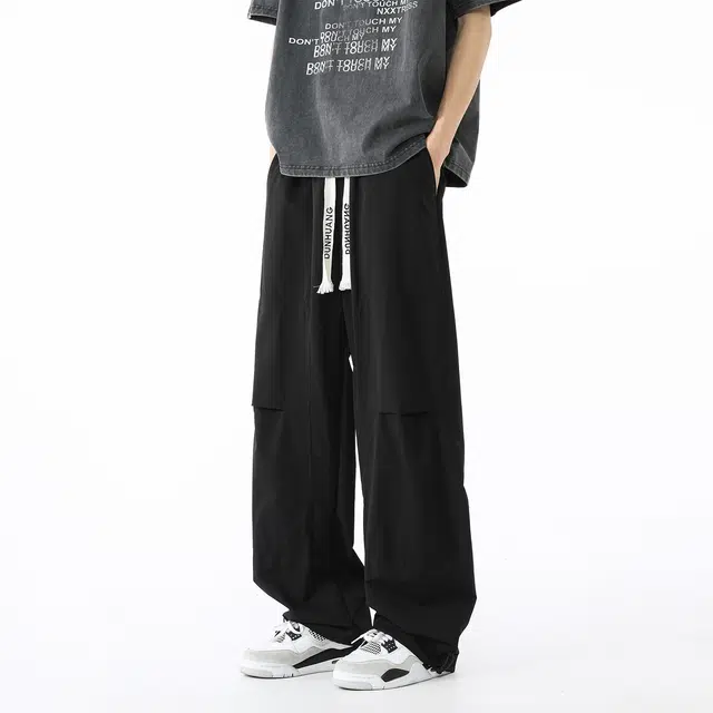 敦煌博物馆 美式高街褶皱设计宽松百搭户外通勤冰丝薄款抽绳系带弯刀裤纯色大码速干透气垂感阔腿休闲裤 男女同款