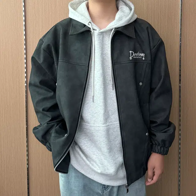 敦煌博物馆 美式复古字母印花拼接翻领大码机车服防风落肩百搭皮衣 男女同款