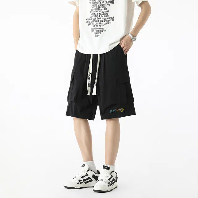 敦煌博物馆 美式复古潮流薄款凉感痞帅彩色字母印花设计感宽松直筒阔腿大口袋抽绳五分工装短裤 男女同款