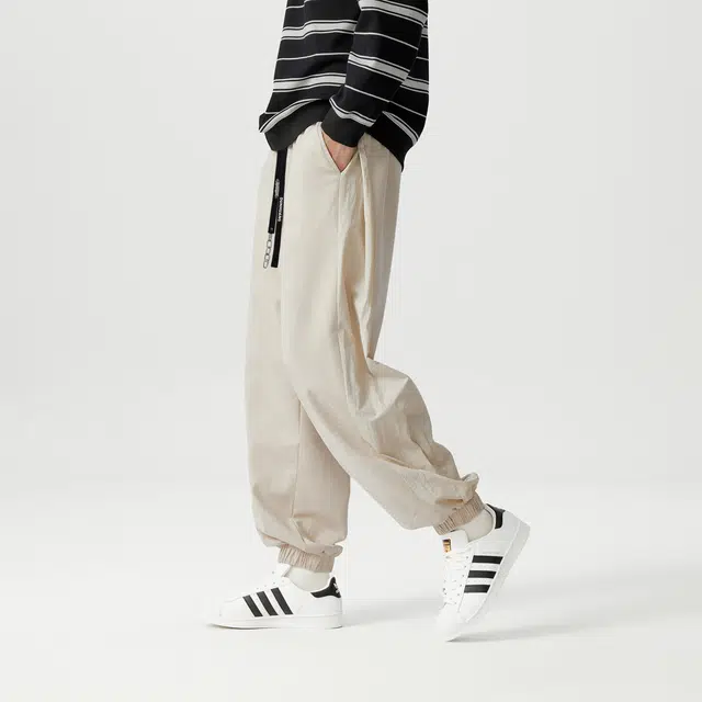 敦煌博物馆 美式高街麂皮绒质感柔软舒适直筒阔腿束脚伞兵机能春秋款保暖长裤同色拼接褶皱街头学院风百搭运动通勤休闲裤 男女同款