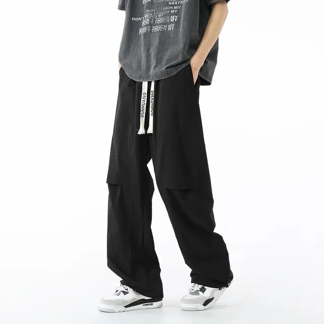 敦煌博物馆 美式高街褶皱设计宽松百搭户外通勤冰丝薄款抽绳系带弯刀裤纯色大码速干透气垂感阔腿休闲裤 男女同款