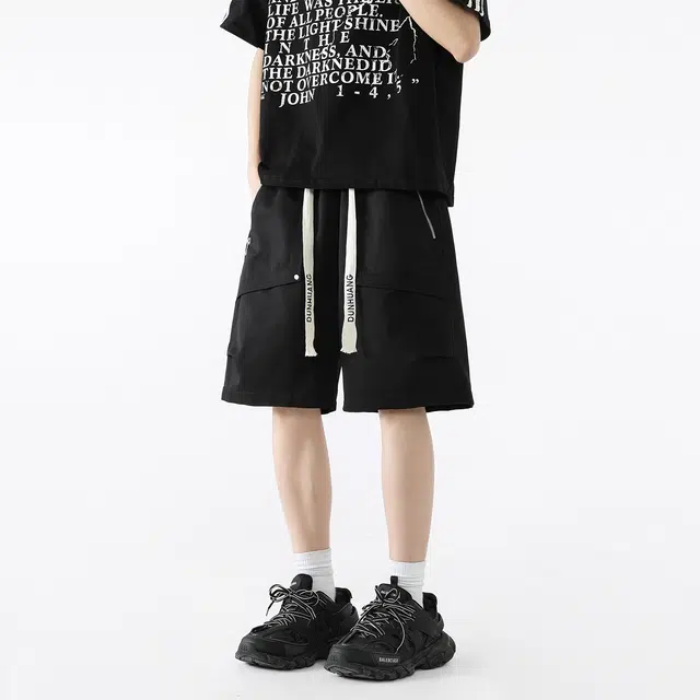 敦煌博物馆 美式高街潮牌复古基础款纯色立体褶皱设计感五分日常通勤宽松舒适百搭休闲短裤 男女同款