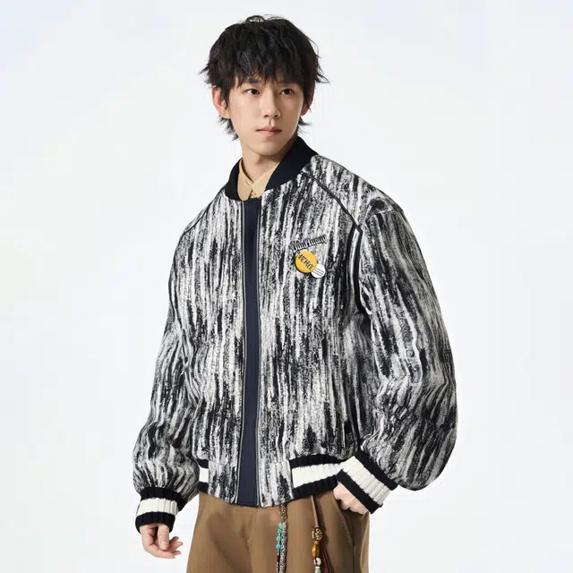 敦煌博物馆 美式高街大码扎染撞色提花小香风棒球领高级感防风保暖短款外套宽松舒适落肩金属可拆卸字母徽章百搭哈灵顿夹克 男女同款