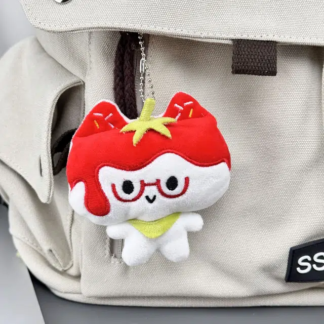 Jiaochong Diary Strawberry Cat Keychain