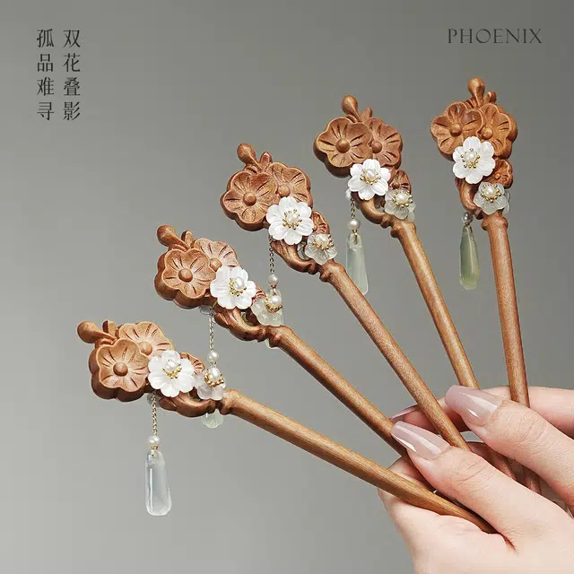 【以东方木韵礼献臻情】 凤凰涅磐 新中式檀木簪子 步摇流苏发饰 汉服旗袍配饰 优雅气质小众高级感手工雕刻原创设计#好运 桃木 发簪 女款