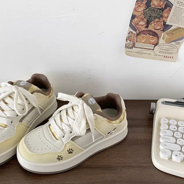 乐乐鱼 韩系休闲厚底百搭小白鞋子面包鞋圆头 包裹性 低帮 板鞋 女