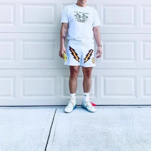 EE