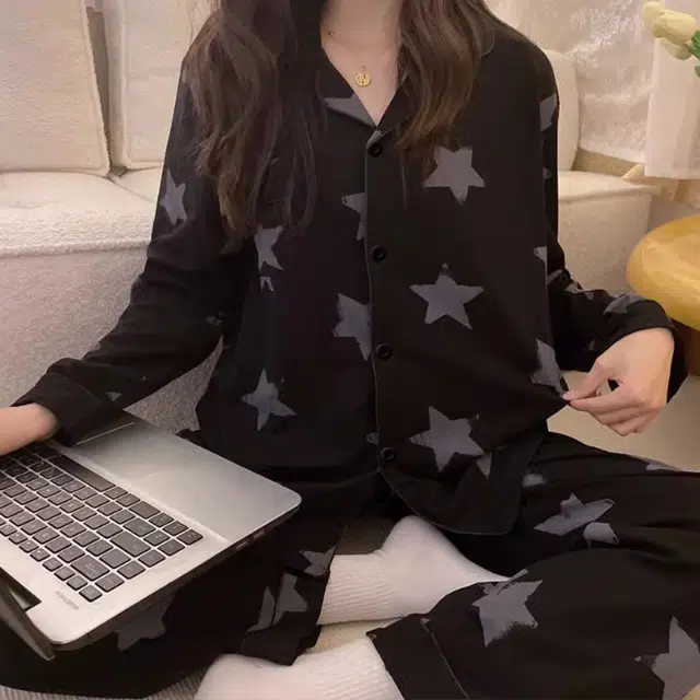 泡泡陷阱 黑色星星图案舒适家居服可爱休闲时尚设计简约高级感薄款翻领长袖长裤睡衣套装  女款