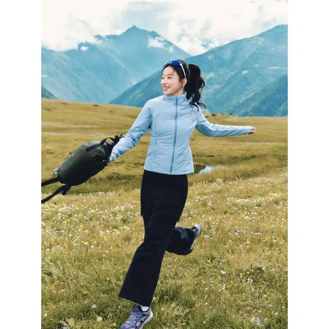 蕉下 弹力连帽保暖运动气绒外套简约通勤轻薄户外休闲防风防寒透气舒适棉服 女款