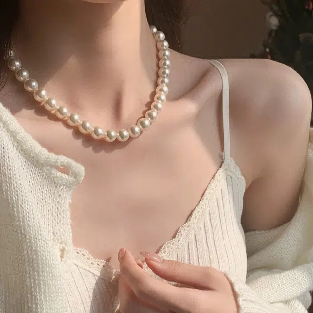925