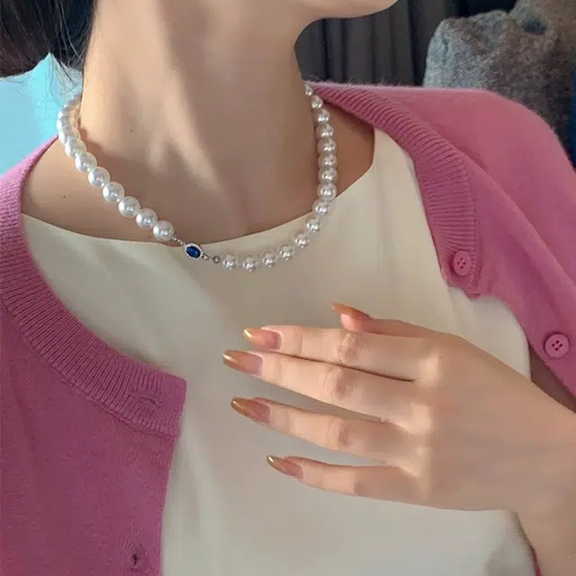 925