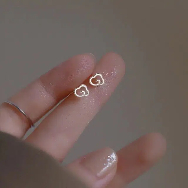 925