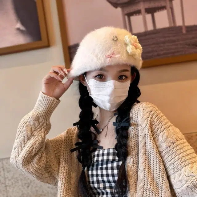 尚先生 花朵白色小香风帽大头围显脸小百搭 毛绒 贝雷帽 女款