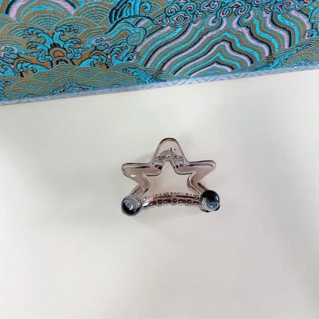 尚先生 高级感简约透灰色镂空五角星抓夹辣妹风设计感圆珠抓夹发夹百搭 发饰 女款