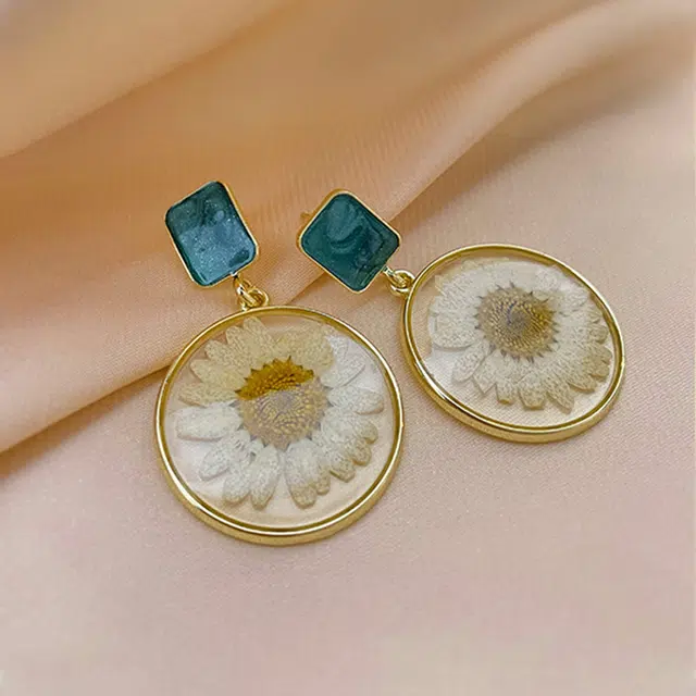 925