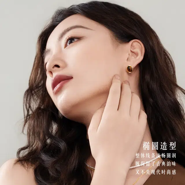 六福珠宝 复古风简约椭圆形经典大气木变石银耳饰 虎眼石 玉石耳钉 女款