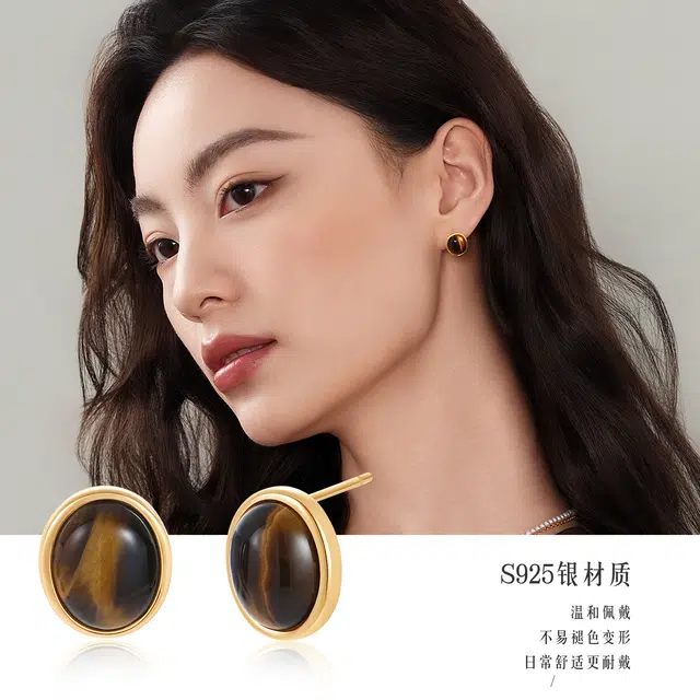 六福珠宝 复古风简约椭圆形经典大气木变石银耳饰 虎眼石 玉石耳钉 女款