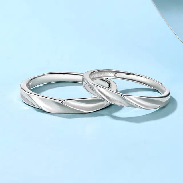 925