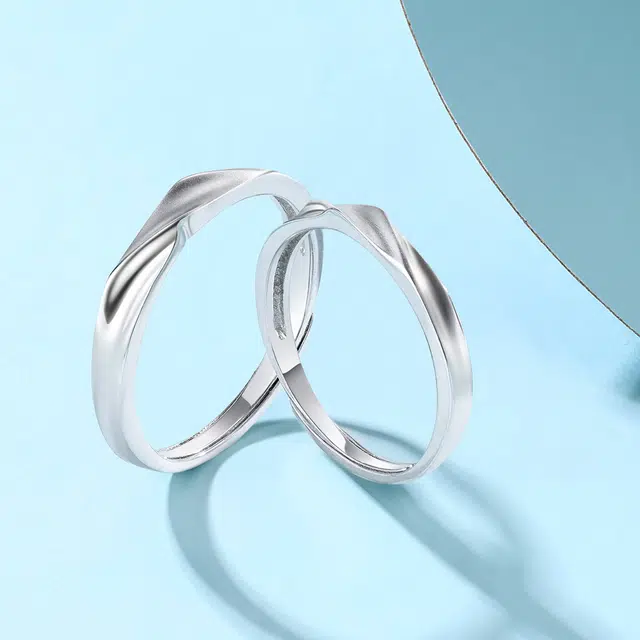 925