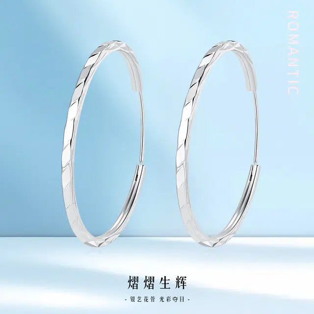 925