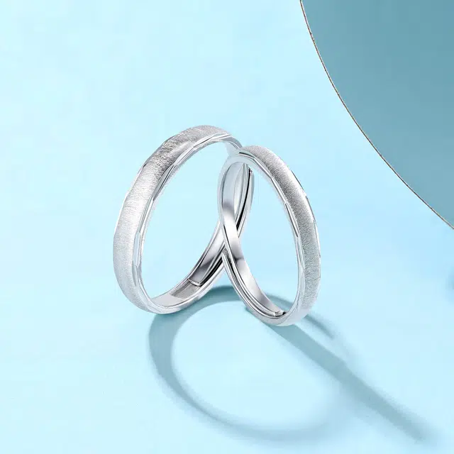 925