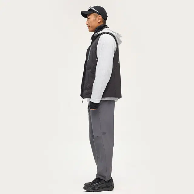 新奇天 休闲防泼水外套城市户外轻量羽绒马甲 男款 影黑