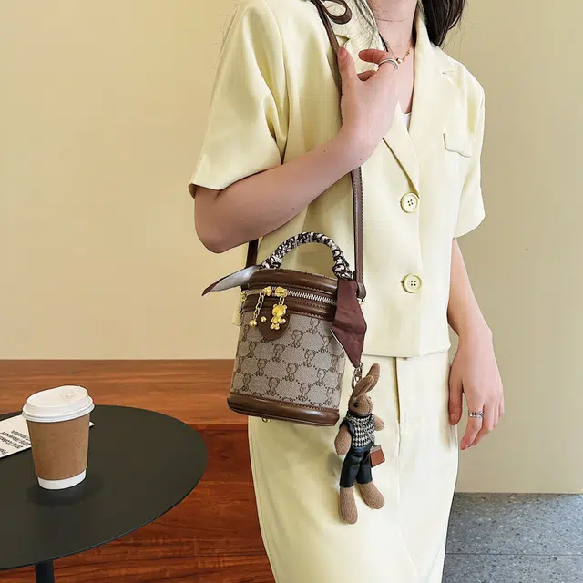 北包包 质感时尚小熊 帆布 斜挎包 常规 女款 卡其色