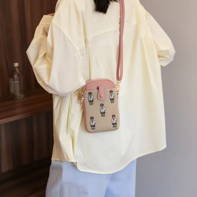 北包包 休闲百搭小巧轻便刺绣 布 斜挎包 男女同款情侣款 粉色/绿色/棕色