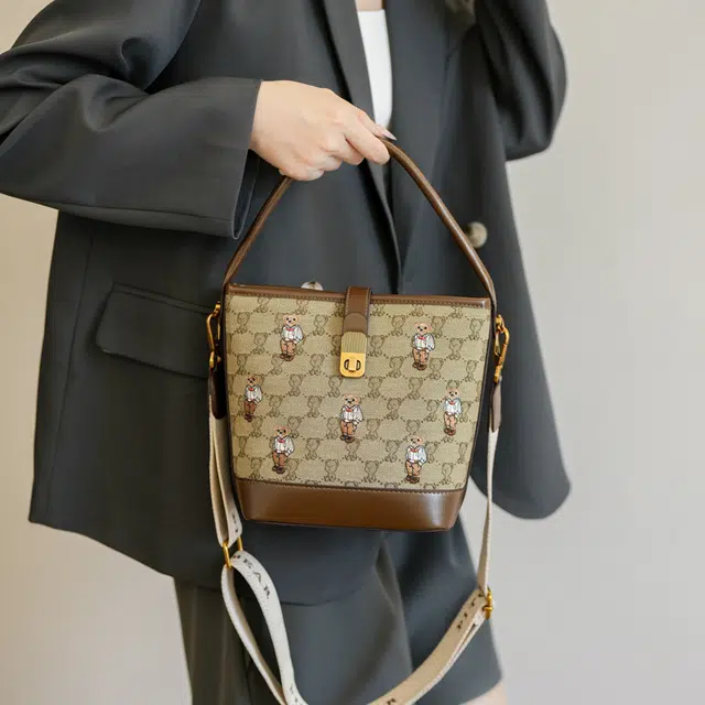 北包包 韩版高级感小众设计时尚百搭 帆布 水桶包手提单肩包 女款 米白色/灰色/卡其色